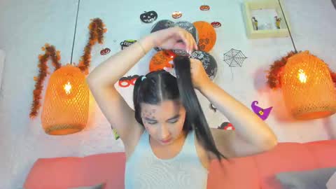 Snapshot of emiily_s chatting on October 31, 2025, 12:06 pm Emily online show from October 31, 2025, 12:06 pm