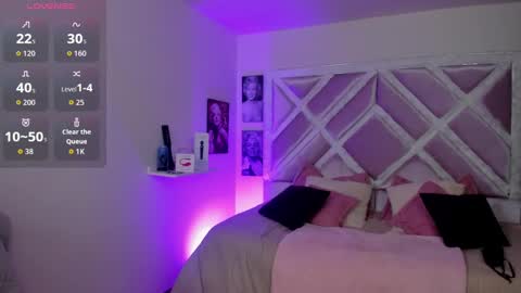 emilayton_ online show from October 3, 2025, 7:22 pm