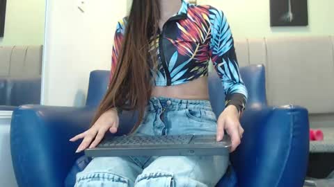 Snapshot of emilee_star chatting on February 20, 2025, 4:14 pm Emilee online show from February 20, 2025, 4:14 pm