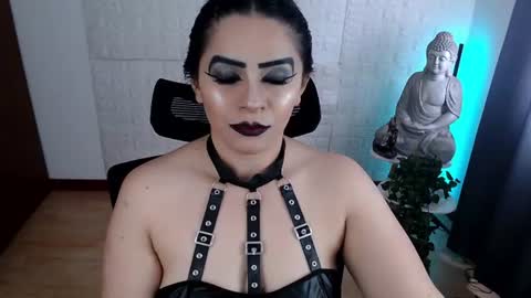 Snapshot of emili_evans_ chatting on June 20, 2026, 5:27 pm POWERFULL GODDESS EMILI online show from June 20, 2026, 5:27 pm