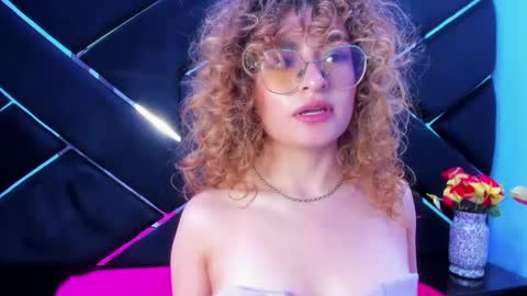 Snapshot of emili_rouse_ chatting on September 18, 2025, 9:17 pm Emy online show from September 18, 2025, 9:17 pm