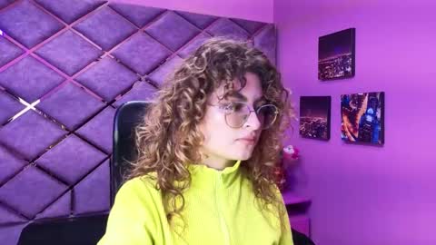 Snapshot of emili_rouse_ chatting on September 28, 2025, 5:51 pm Emy online show from September 28, 2025, 5:51 pm