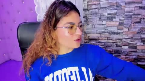 Snapshot of emili_rouse_ chatting on September 30, 2025, 4:45 pm Emy online show from September 30, 2025, 4:45 pm