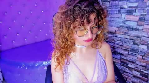 Snapshot of emili_rouse_ chatting on October 2, 2025, 4:25 pm Emy online show from October 2, 2025, 4:25 pm