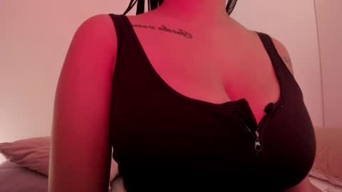 Snapshot of emilia_ghendle chatting on December 22, 2024, 2:06 am Emilia Big Boobs online show from December 22, 2024, 2:06 am