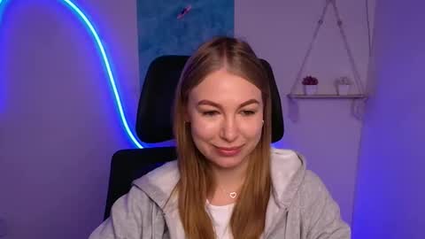 Emilia online show from October 17, 2025, 5:43 am