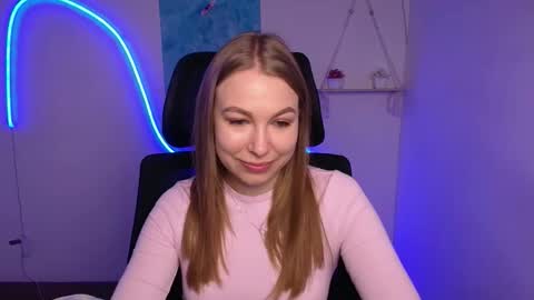 Emilia online show from November 8, 2025, 6:46 am