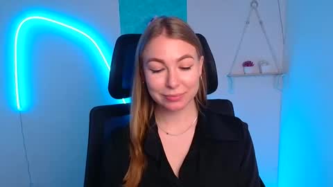 Emilia online show from January 6, 2026, 12:31 pm