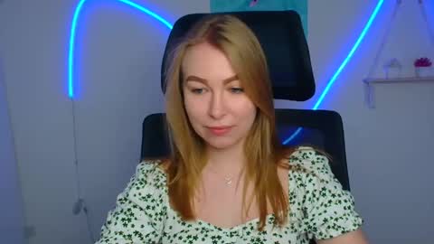 Snapshot of emilia_ilia chatting on May 22, 2026, 5:36 am Emilia online show from May 22, 2026, 5:36 am