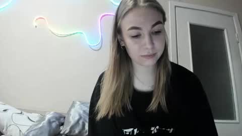 Snapshot of emilia_ilia chatting on June 4, 2026, 2:45 pm Emilia online show from June 4, 2026, 2:45 pm
