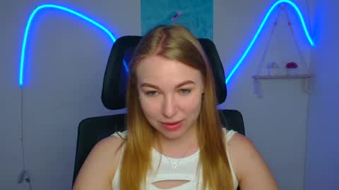 Snapshot of emilia_ilia chatting on June 30, 2026, 5:41 am Emilia online show from June 30, 2026, 5:41 am