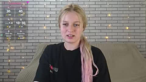 Snapshot of emiliaduchess chatting on December 10, 2024, 3:22 pm Amili online show from December 10, 2024, 3:22 pm