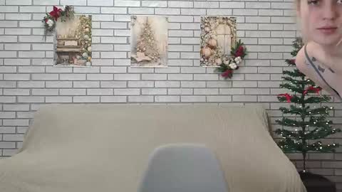 Snapshot of emiliaduchess chatting on December 17, 2024, 6:24 am Amili online show from December 17, 2024, 6:24 am