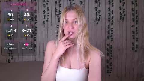 Snapshot of emiliaduchess chatting on November 28, 2025, 3:47 pm Amili online show from November 28, 2025, 3:47 pm