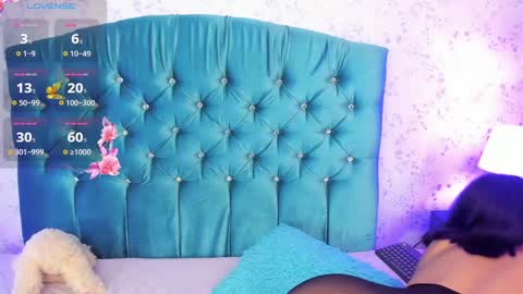 Snapshot of emilie_james chatting on December 19, 2024, 8:44 pm Emilie James online show from December 19, 2024, 8:44 pm