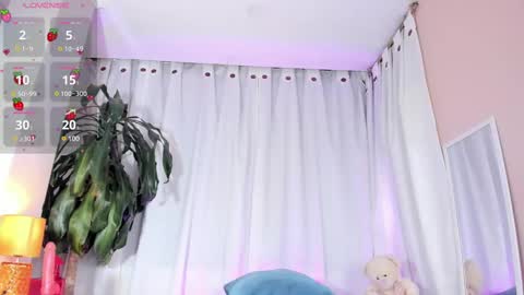 Snapshot of emilie_james chatting on February 10, 2025, 9:15 pm Emilie James online show from February 10, 2025, 9:15 pm