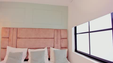 Emillie online show from December 25, 2024, 12:15 pm