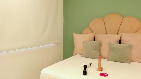 Emillie online show from February 12, 2025, 12:12 pm