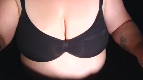 Snapshot of emiliefoxx chatting on July 15, 2026, 2:28 am emilie foxx online show from July 15, 2026, 2:28 am