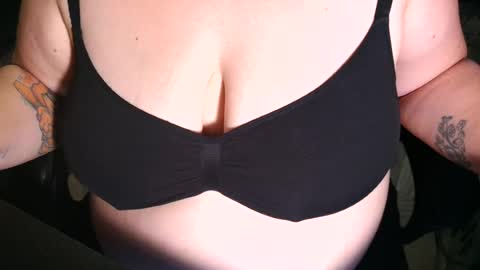 Snapshot of emiliefoxx chatting on July 19, 2026, 9:51 pm emilie foxx online show from July 19, 2026, 9:51 pm