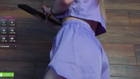 emilielong online show from February 17, 2026, 5:26 am