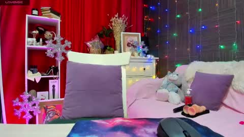 Snapshot of emiliyaqueen chatting on December 8, 2024, 8:20 am Emiliya online show from December 8, 2024, 8:20 am