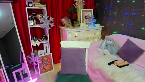 Snapshot of emiliyaqueen chatting on December 12, 2024, 2:04 am Emiliya online show from December 12, 2024, 2:04 am