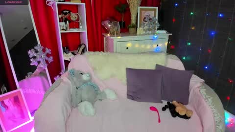 Snapshot of emiliyaqueen chatting on December 25, 2024, 4:12 am Emiliya online show from December 25, 2024, 4:12 am