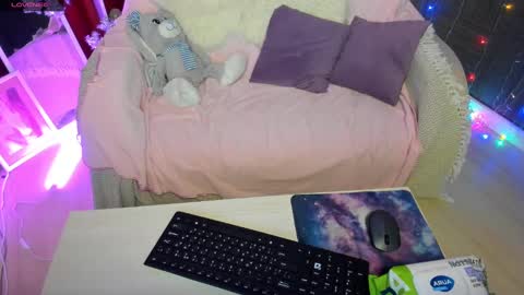 Snapshot of emiliyaqueen chatting on December 29, 2024, 2:49 am Emiliya online show from December 29, 2024, 2:49 am