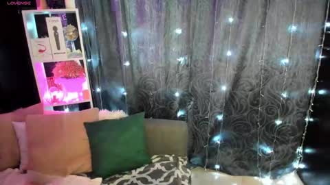 Snapshot of emiliyaqueen chatting on February 8, 2025, 2:26 am Emiliya online show from February 8, 2025, 2:26 am