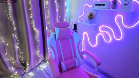 Snapshot of emiliyaqueen chatting on February 24, 2025, 8:06 am Emiliya online show from February 24, 2025, 8:06 am