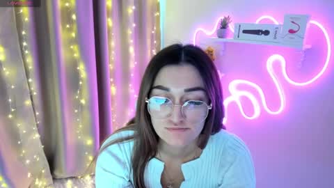 Snapshot of emiliyaqueen chatting on March 12, 2025, 8:51 am Emiliya online show from March 12, 2025, 8:51 am