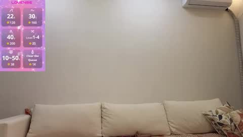 Snapshot of emilli_blanc chatting on December 14, 2025, 8:02 pm emilli_blanc online show from December 14, 2025, 8:02 pm