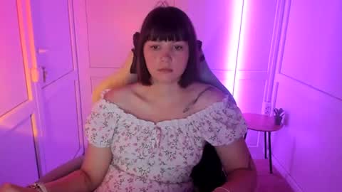 Snapshot of emilli_moon chatting on July 15, 2026, 6:07 am Emmi online show from July 15, 2026, 6:07 am