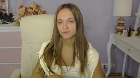 Emilly online show from November 16, 2025, 2:44 pm