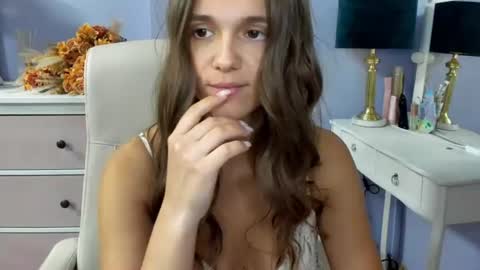 Snapshot of emilly_lust99 chatting on June 15, 2026, 6:48 am Emilly online show from June 15, 2026, 6:48 am