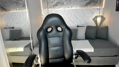 Snapshot of emilly_mell chatting on September 18, 2025, 11:23 am emilly_mell online show from September 18, 2025, 11:23 am