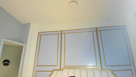 Snapshot of emilly_mell chatting on November 10, 2025, 11:31 am emilly_mell online show from November 10, 2025, 11:31 am