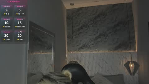 Snapshot of emilly_mell chatting on December 22, 2025, 11:40 am emilly_mell online show from December 22, 2025, 11:40 am