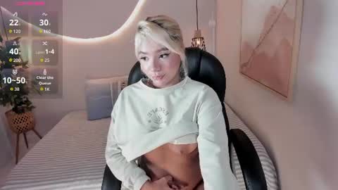 Snapshot of emilly_mell chatting on June 13, 2026, 12:03 pm emilly_mell online show from June 13, 2026, 12:03 pm