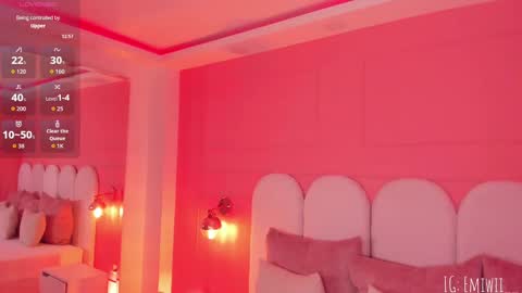 Snapshot of emilly_williamss chatting on October 8, 2025, 5:21 pm Emilly online show from October 8, 2025, 5:21 pm