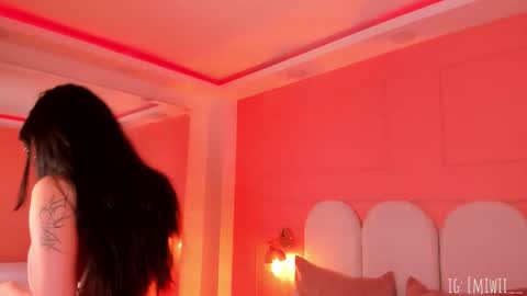 Snapshot of emilly_williamss chatting on November 26, 2025, 5:25 pm Emilly online show from November 26, 2025, 5:25 pm