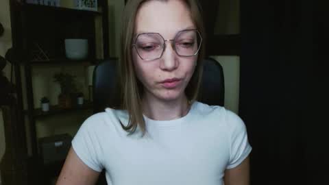 Emilly online show from February 13, 2026, 6:20 am