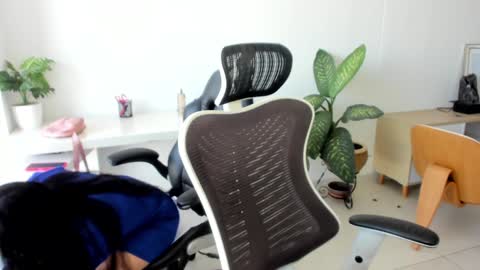 Snapshot of emillybrowm chatting on November 7, 2025, 1:22 pm Emilly online show from November 7, 2025, 1:22 pm