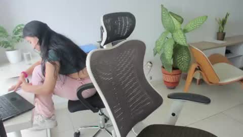 Snapshot of emillybrowm chatting on June 16, 2026, 2:52 pm Emilly online show from June 16, 2026, 2:52 pm