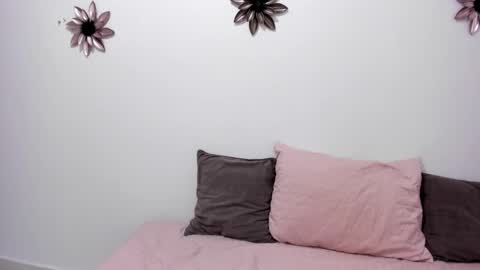 Snapshot of emillygonzalez chatting on February 18, 2025, 8:47 pm . . online show from February 18, 2025, 8:47 pm