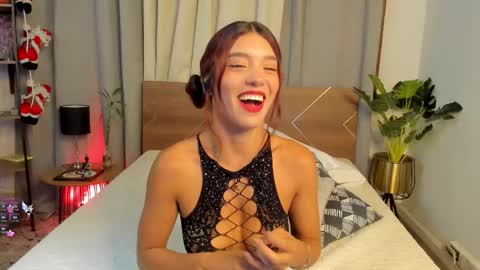 Snapshot of emillygonzalez chatting on November 16, 2025, 9:09 pm . . online show from November 16, 2025, 9:09 pm