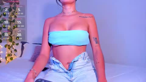 Snapshot of emillyhils1 chatting on October 29, 2025, 2:52 pm emilly online show from October 29, 2025, 2:52 pm