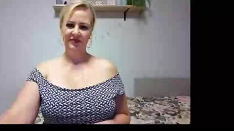 Snapshot of emillykiss chatting on September 10, 2025, 10:54 pm EmillyLove online show from September 10, 2025, 10:54 pm