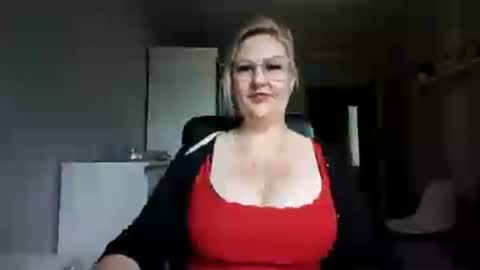 Snapshot of emillykiss chatting on June 16, 2026, 8:39 am EmillyLove online show from June 16, 2026, 8:39 am